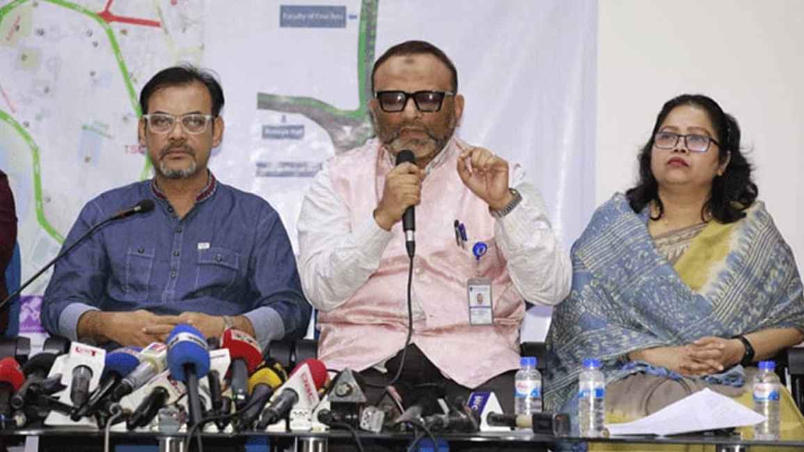 নাম পরিবর্তন করছি না, পুরোনো নাম ও ঐতিহ্যে ফেরত যাচ্ছি: ঢাবি উপাচার্য